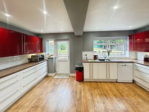 Kitchen- click for photo gallery